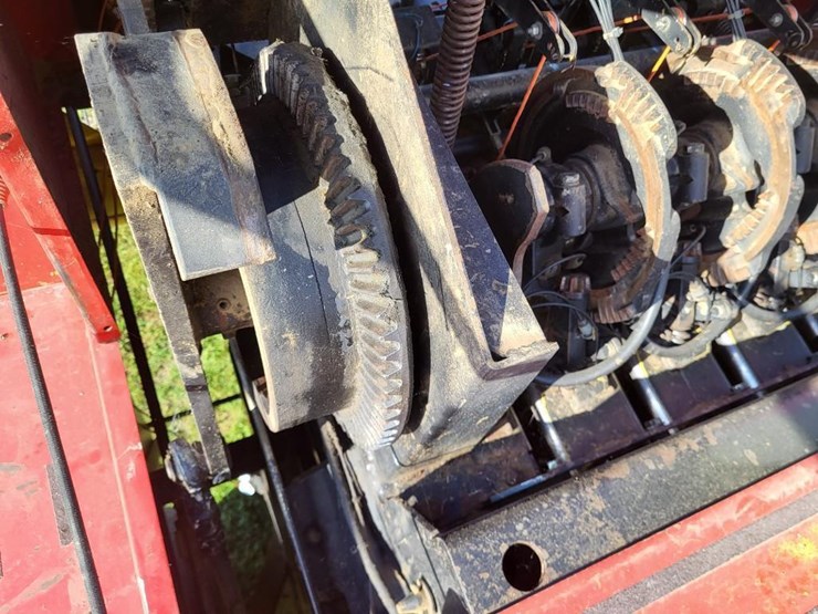 new-holland-590-image-58