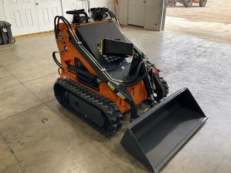 #1005-•-new-land-hero-ldh-t460-mini-track-skid-steer-loader-image-4