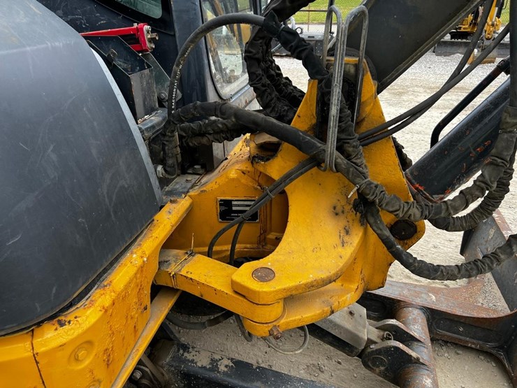 2010-john-deere-60d-image-26