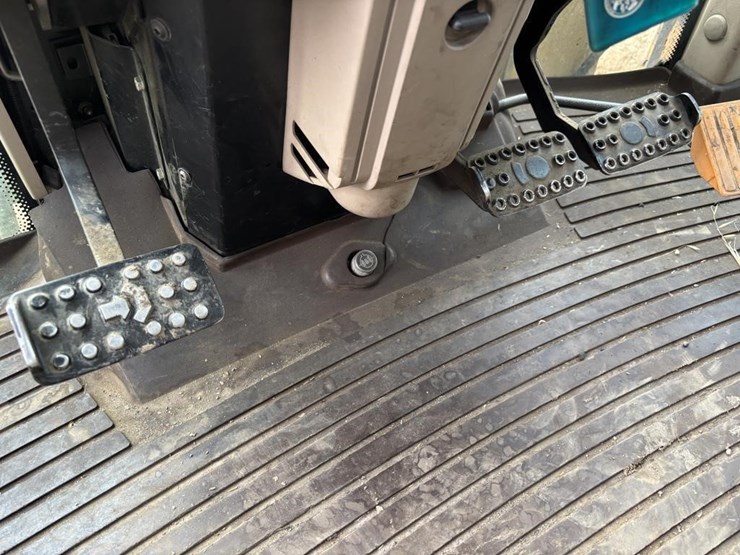 john-deere-7220-image-37