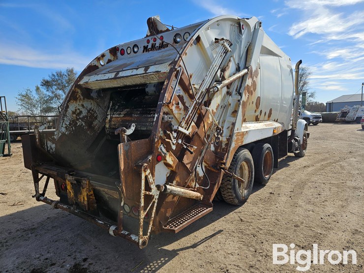 international-4900-image-5