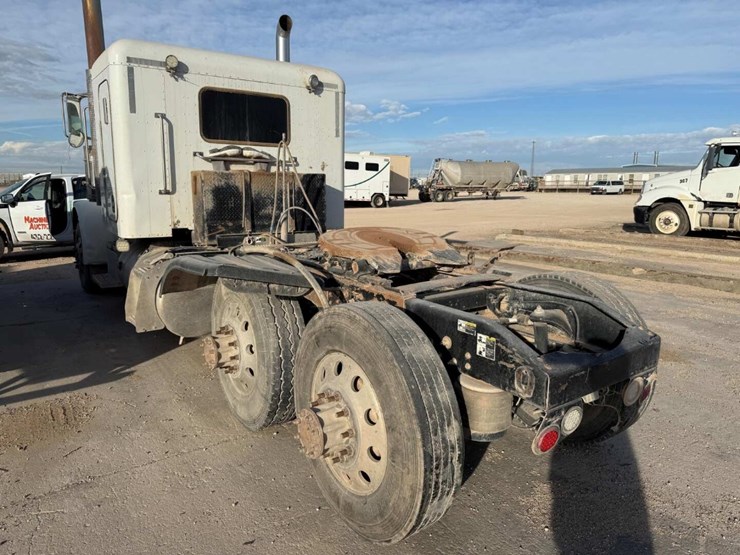 2016-peterbilt-389-image-4