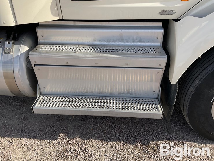 2020-peterbilt-579-image-14