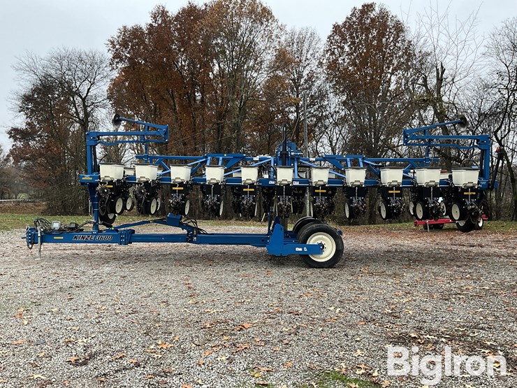 2012-kinze-3600-image-8