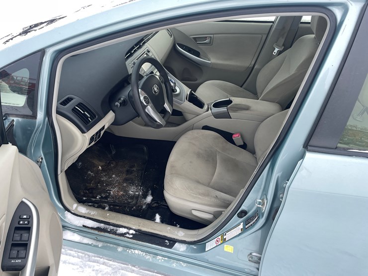 #1155-•-2013-toyota-prius-hybrid-(has-mn-title-in-delay)-image-19