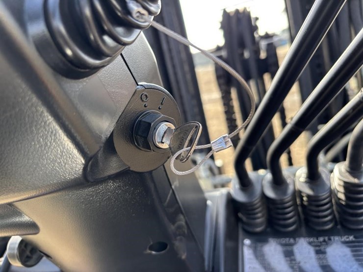 2020-toyota-8fg35u-image-24