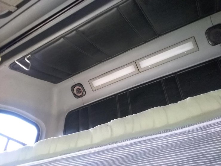 1996-freightliner-fld120-image-50