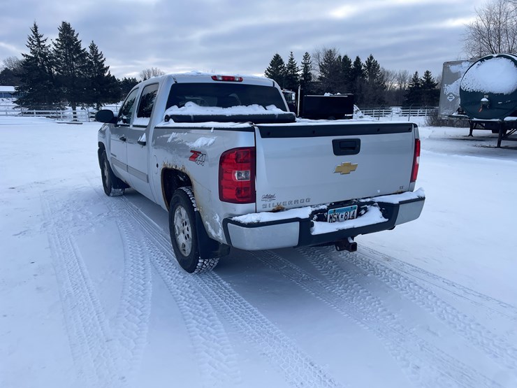 #1158-•-2013-silverado-1500-pickup-truck-(has-mn-title)-image-3