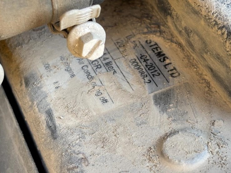 2012-jcb-225-image-35