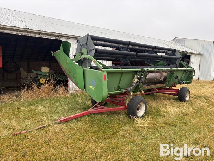 john-deere-220-image-7