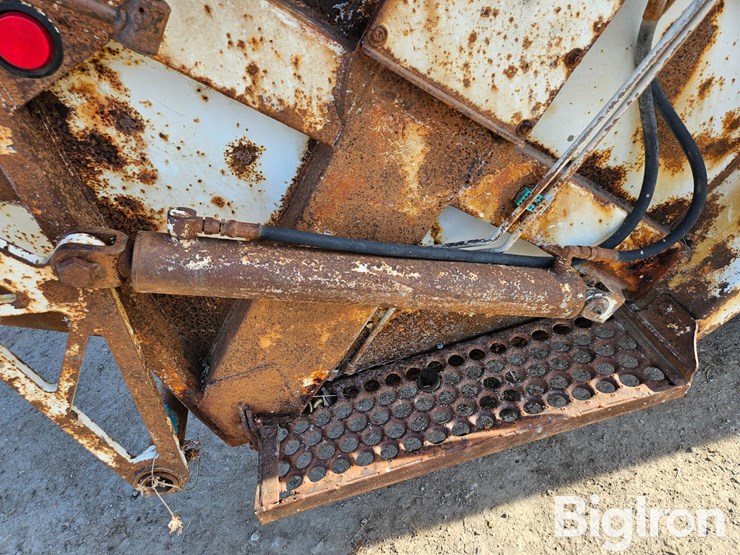 international-4900-image-16