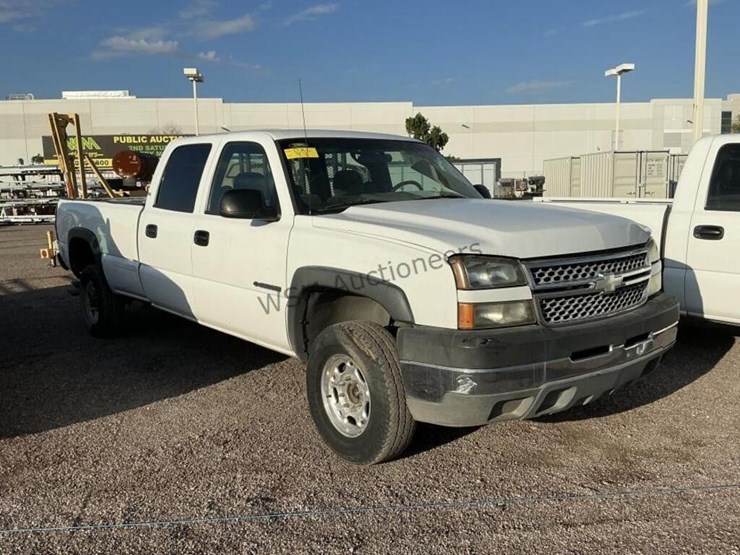 2005-chevrolet-silverado-2500-image-1