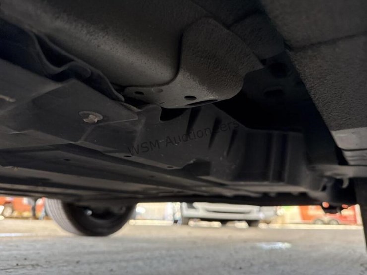 2015-nissan-leaf-s-hatchback-image-26