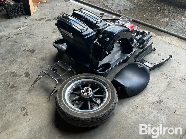 2002-harley-davidson-road-king-classic-parts-image-1