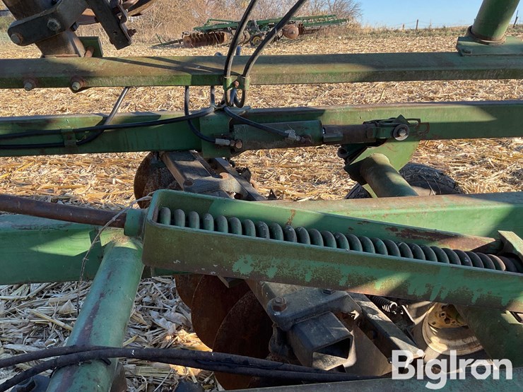 john-deere-235-image-13