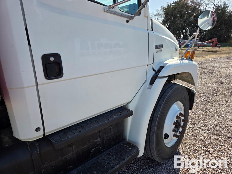 2003-freightliner-fl80-image-18