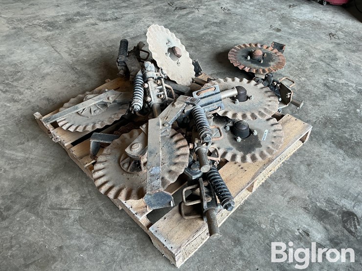 yetter-fertilizer-opening-disks-image-5