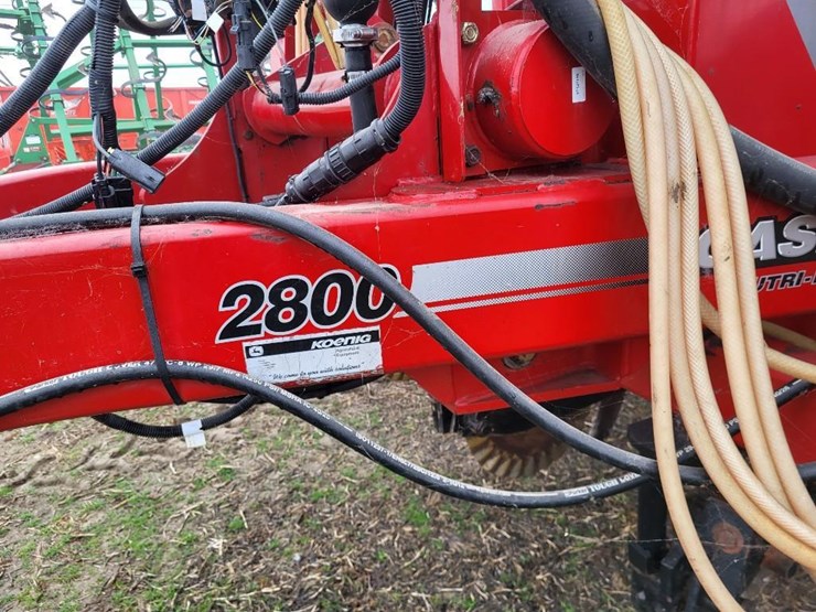 case-ih-2800-image-11