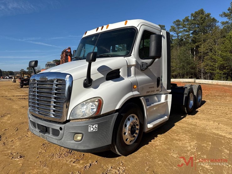 2014-freightliner-cascadia-evolution-day-cab-truck-tractor-image-4