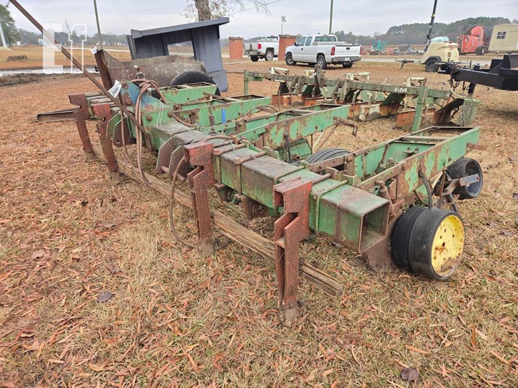 john-deere-7100-image-1