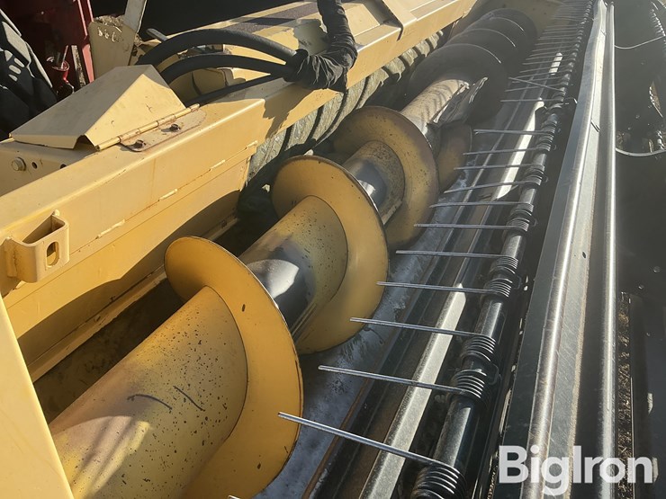 new-holland-320-image-16