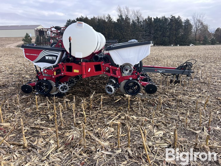 2018-white-9200-12r30”-front-fold-planter-image-4