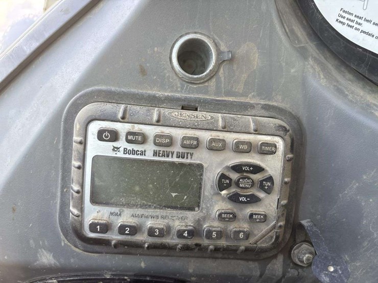 2018-bobcat-t740-image-22