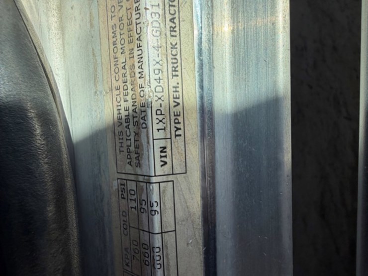 2016-peterbilt-389-image-11