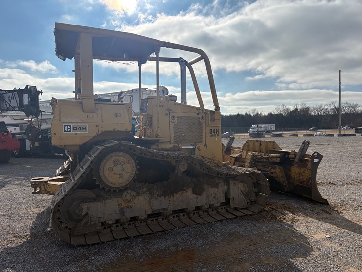 caterpillar-d4h-image-6