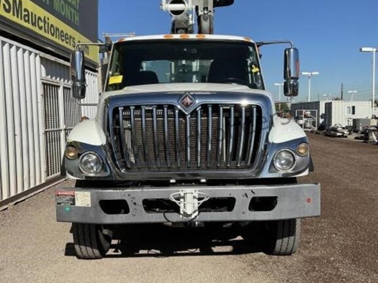 2015-international-7400-image-3