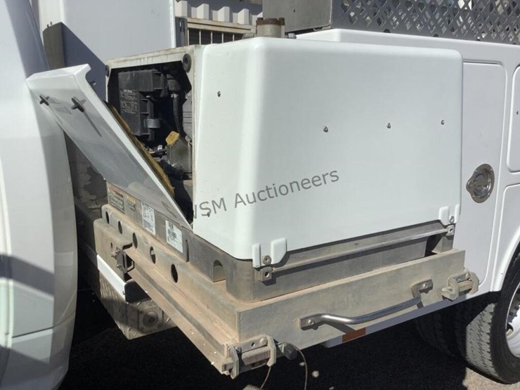 2014-ram-4500-bucket-truck-image-15