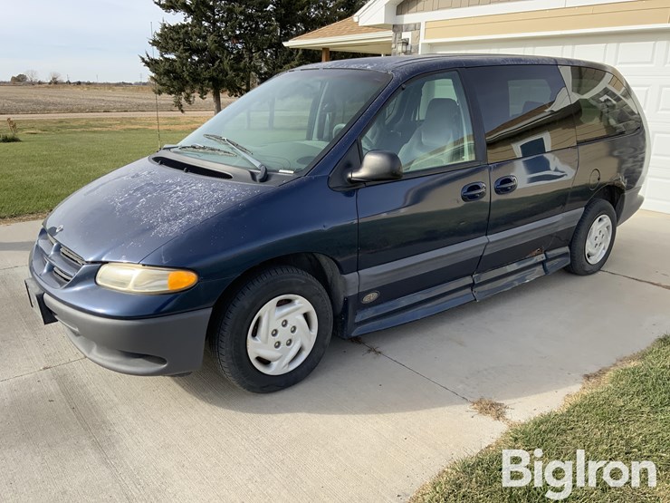 dodge-grand-caravan-se-image-1