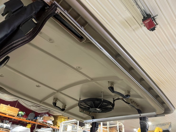 #7476-•-2014-yamaha-electric-golf-cart-image-17