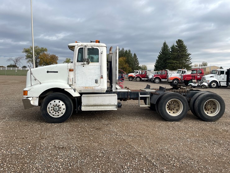 #1107-•-1994-international-truck-tractor-(has-mn-title)-image-2
