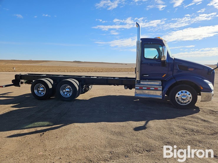 peterbilt-579-image-4