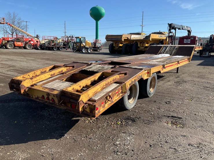 #2100-•-1967-beaver-flatbed-semi-trailer-image-3