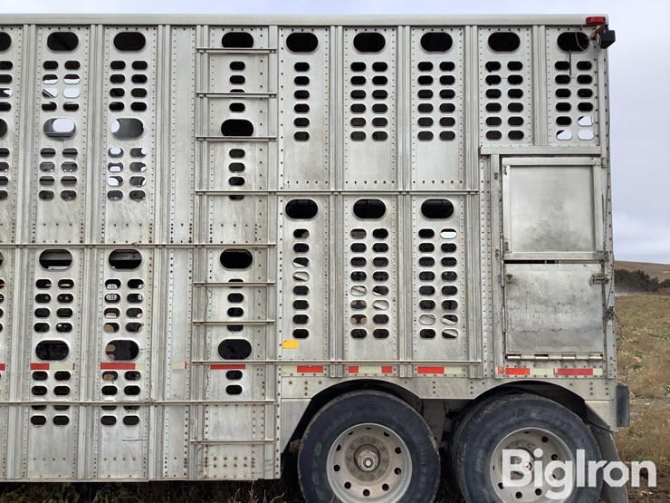 wilson-livestock-trailer-image-12