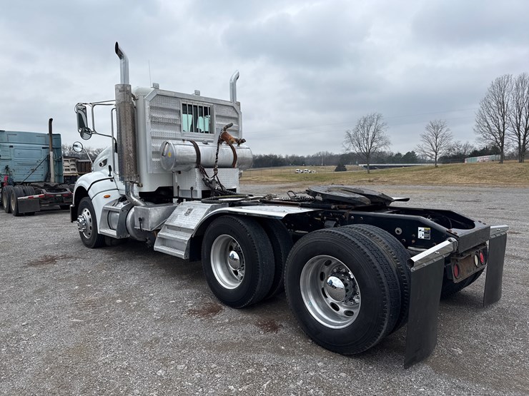 2008-peterbilt-386-image-4