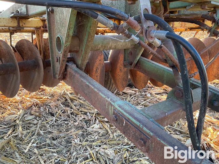 john-deere-230-image-11