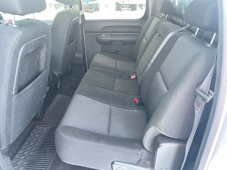 #1158-•-2013-silverado-1500-pickup-truck-(has-mn-title)-image-19