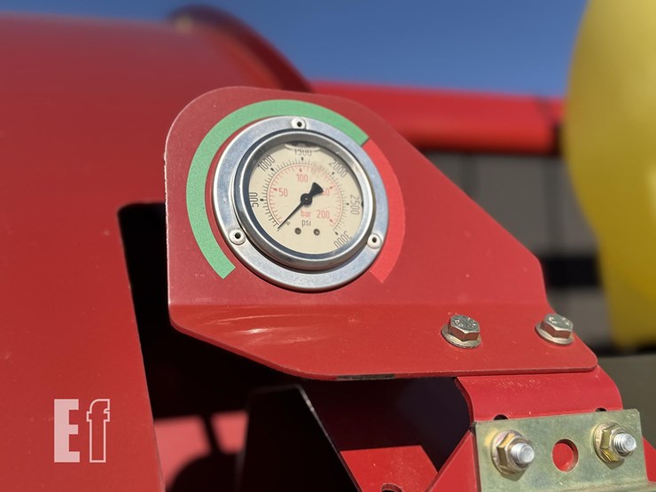 new-holland-roll-belt-560-image-16