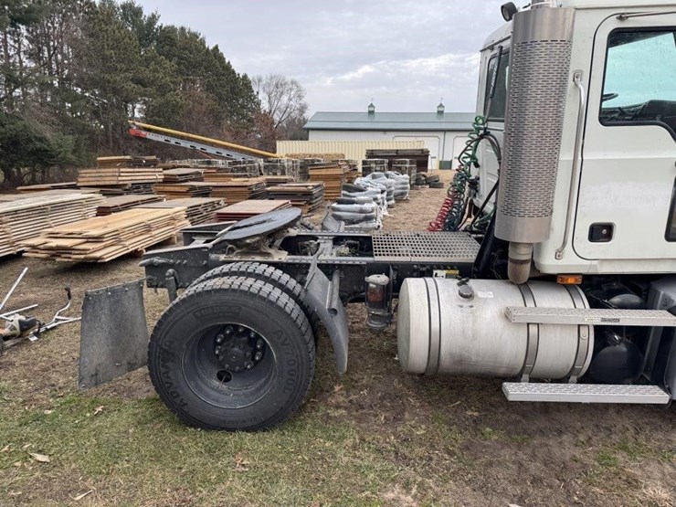 2006-mack-vision-cx612-image-5