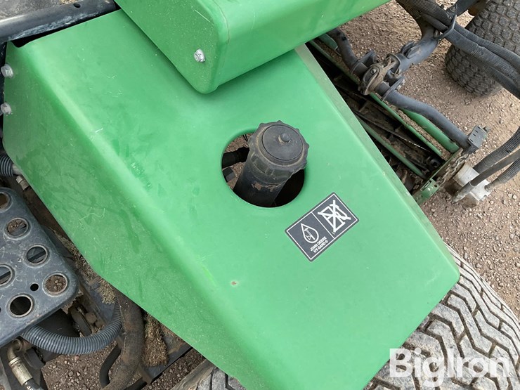 john-deere-3235b-image-10