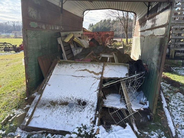 chopper-box-w/-misc.-scrap-&-contents-image-4