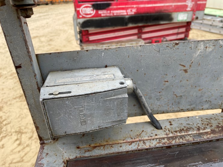 #301-•-terex-scissor-lift-image-27