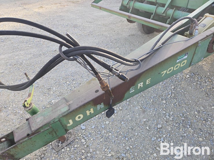 john-deere-7000-image-10
