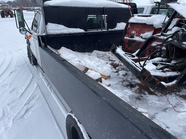 #1169-•-2001-chevrolet-3500-dump-box-truck-(has-mn-title)-image-16