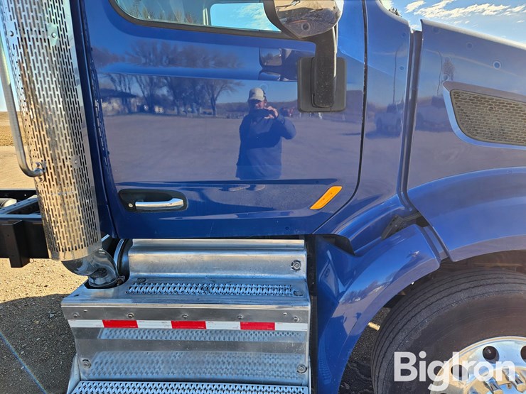 peterbilt-579-image-17
