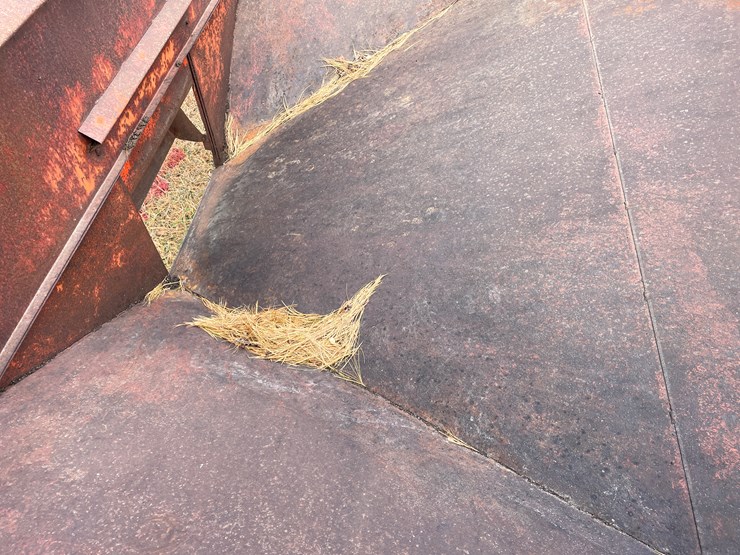 #206-•-kory-gravity-box-on-running-gear-(boyceville,-wi)-image-16