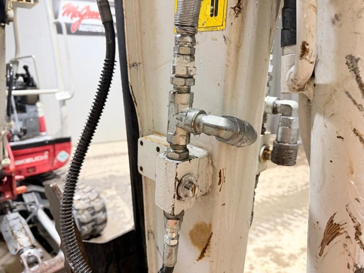 takeuchi-tb230-image-9